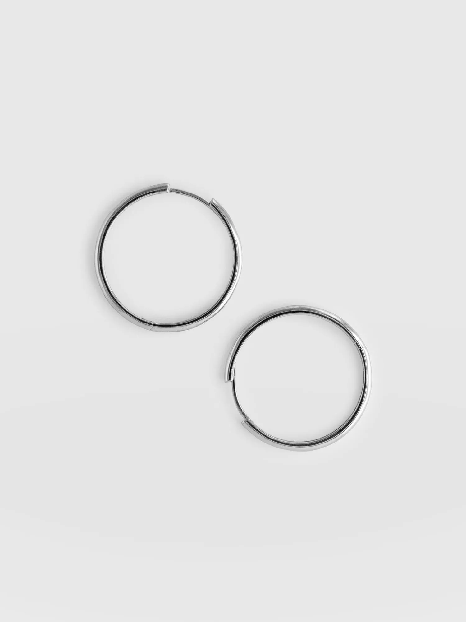 Sale Saint and Sofia Classic Hoop Earrings - Silver