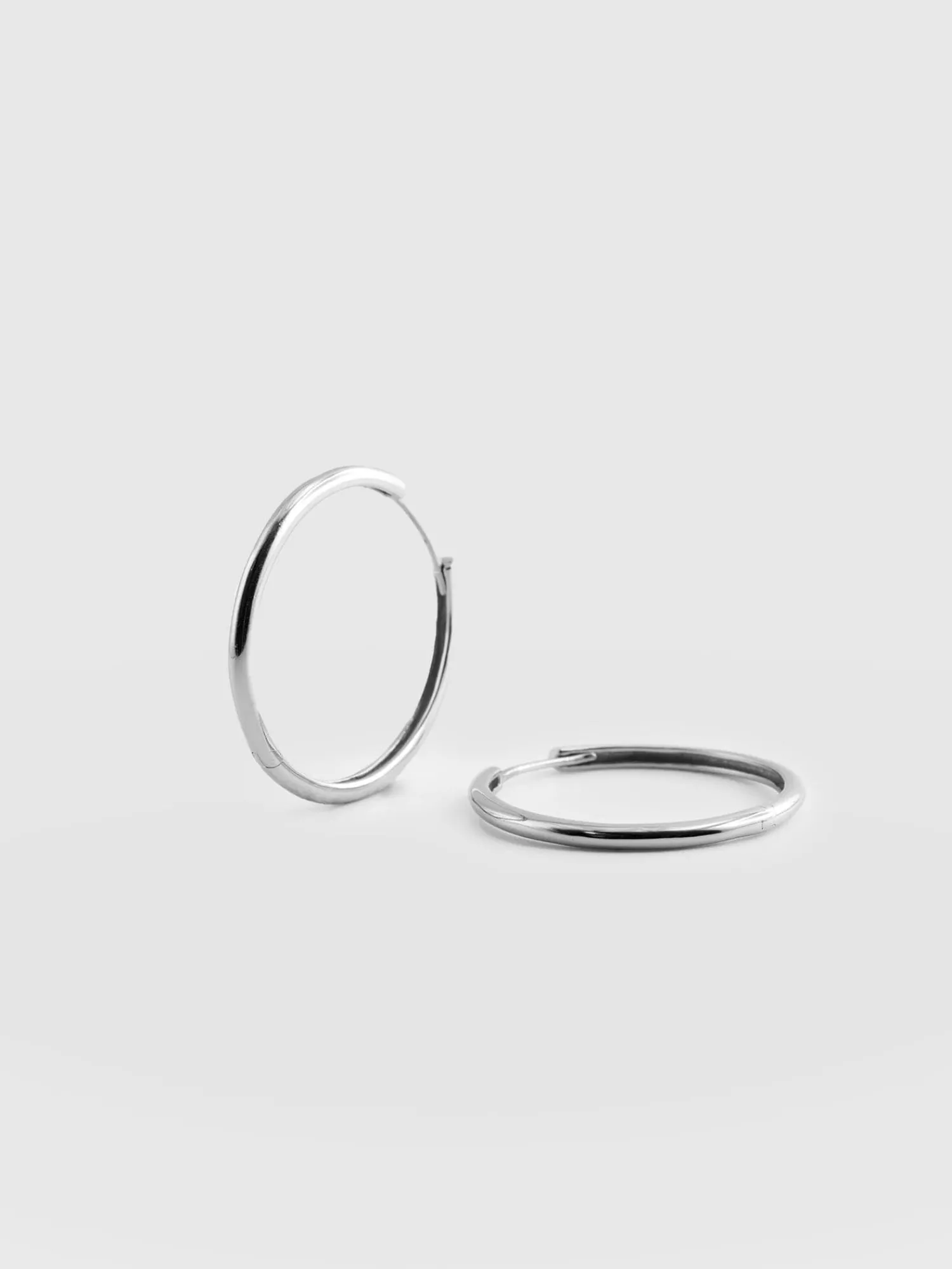 Sale Saint and Sofia Classic Hoop Earrings - Silver