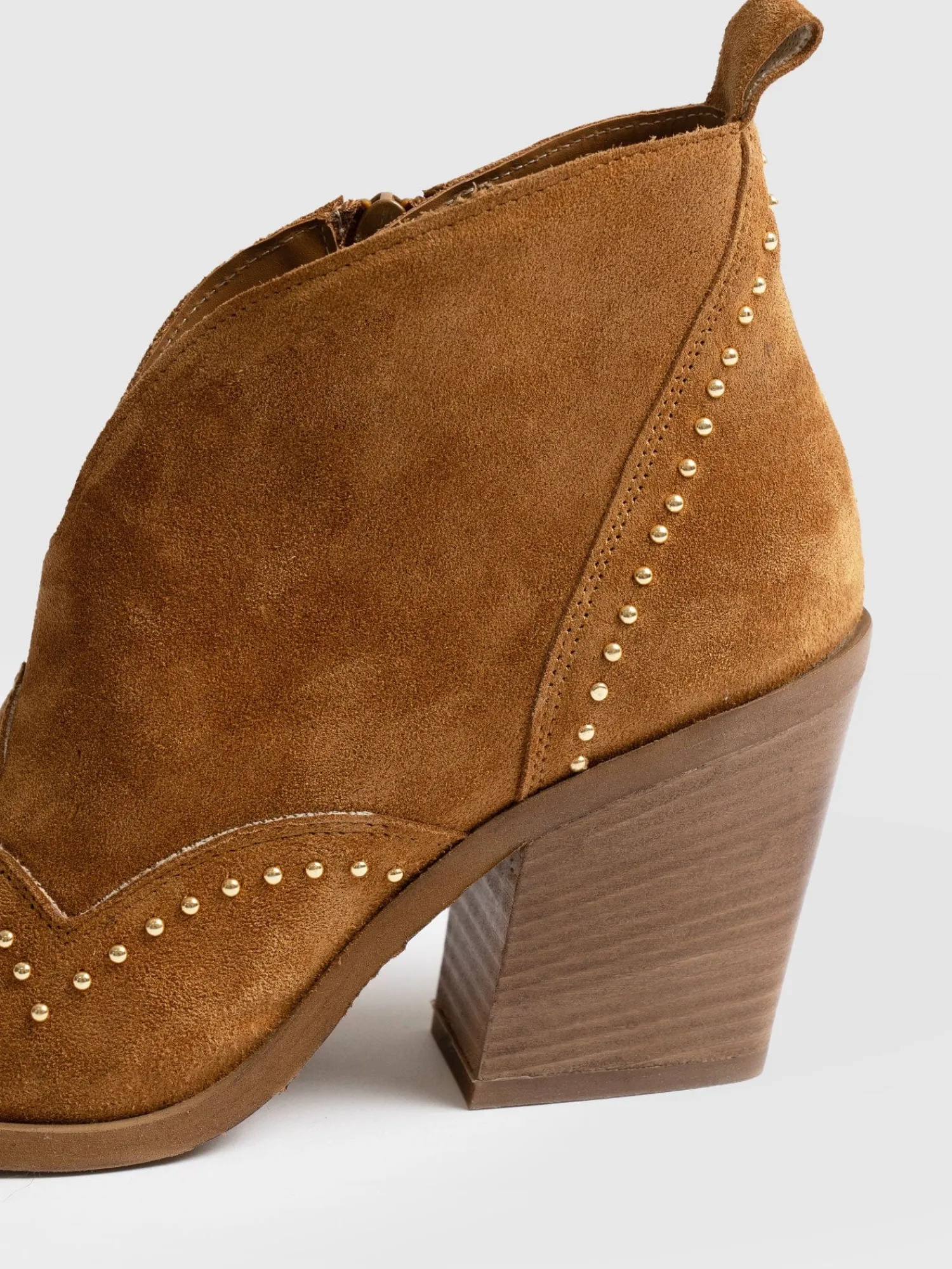 Outlet Saint and Sofia Dallas Studded Ankle Boot - Tan