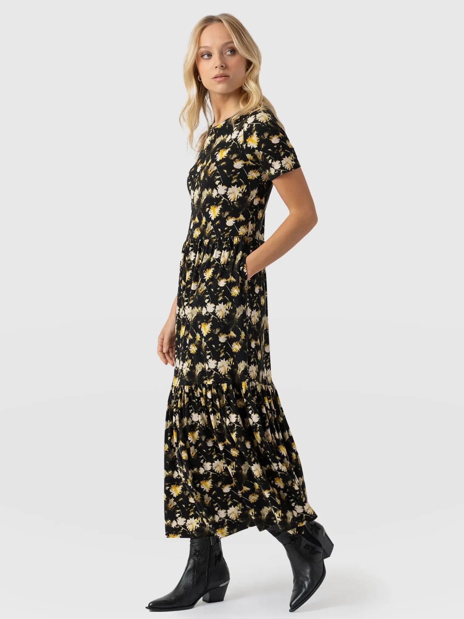 New Saint and Sofia Greenwich Dress Short Sleeve - Black Daisy Floral