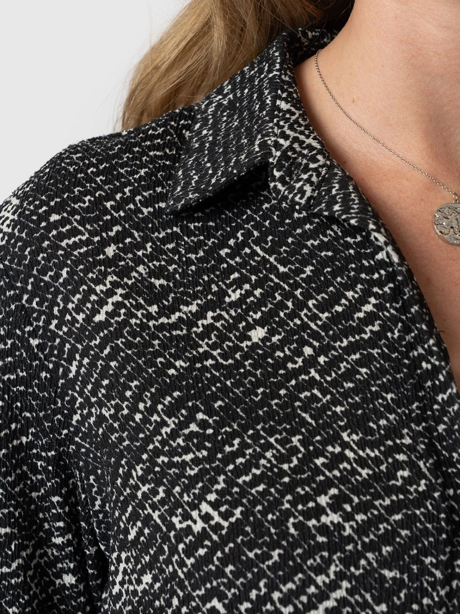 Sale Saint and Sofia Sawyer Shirt - Monochrome Gothica